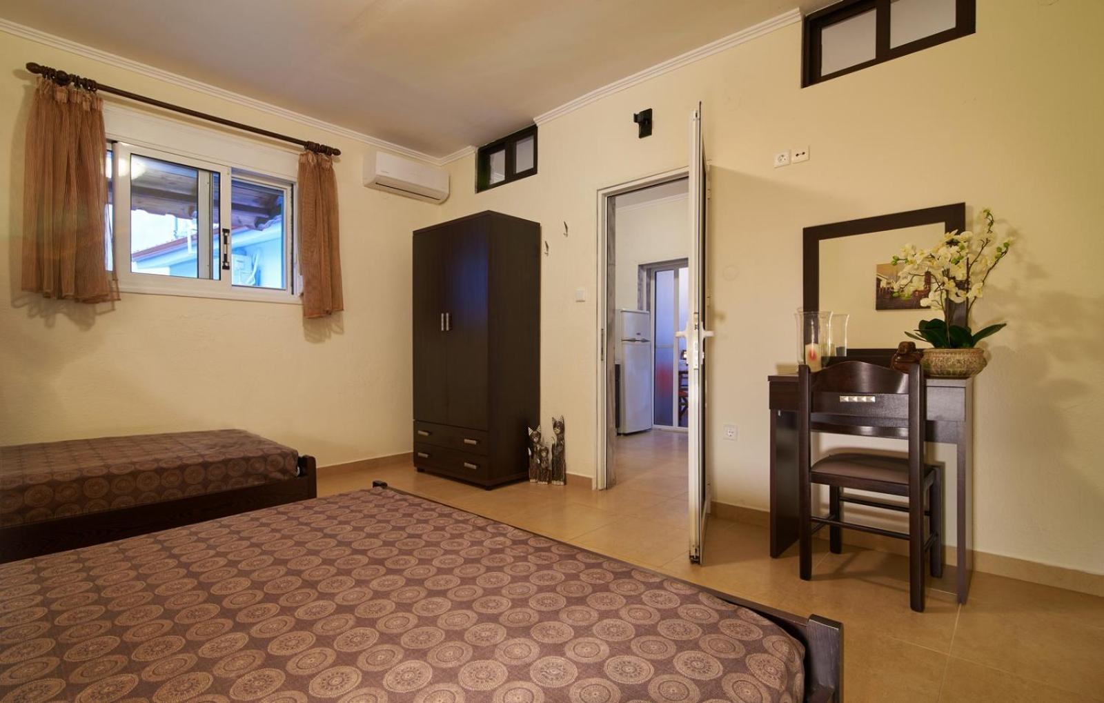 Sunset Studios - Suites With Seaview & Back Side Apartements Toroni Exterior foto
